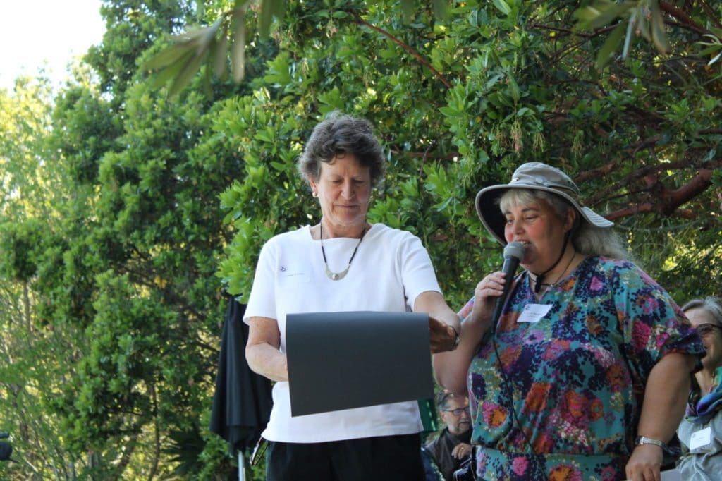 GGBA Executive Director Cindy Margulis presents Cornelia Foster with the 2016 Elsie Roemer Conservation Award.