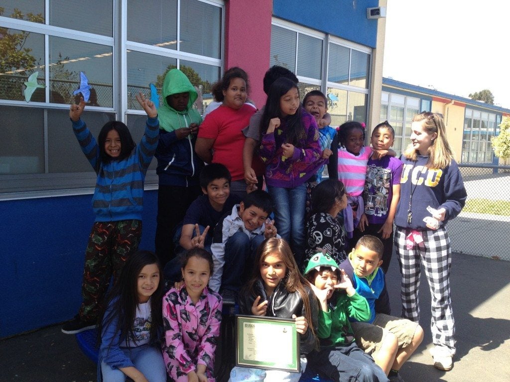 Verde Elementary third graders with their USGS certificate about Goldie's banding history / Photo by Anthony DeCicco